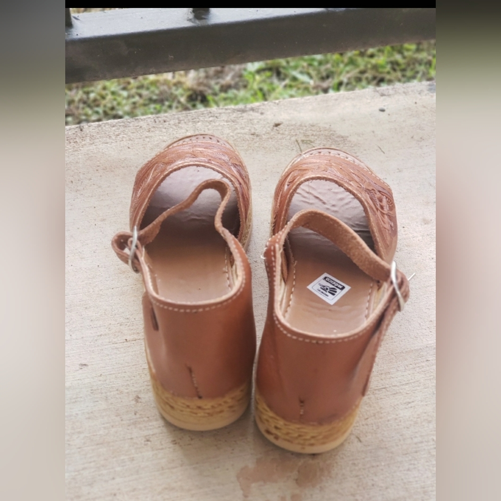 MEXICANA Tan Floral Sandals - Picture 3 of 3